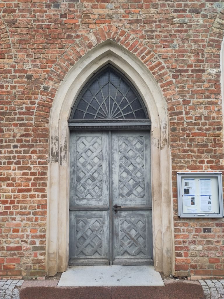 Südportal der Schwaaner Kirche